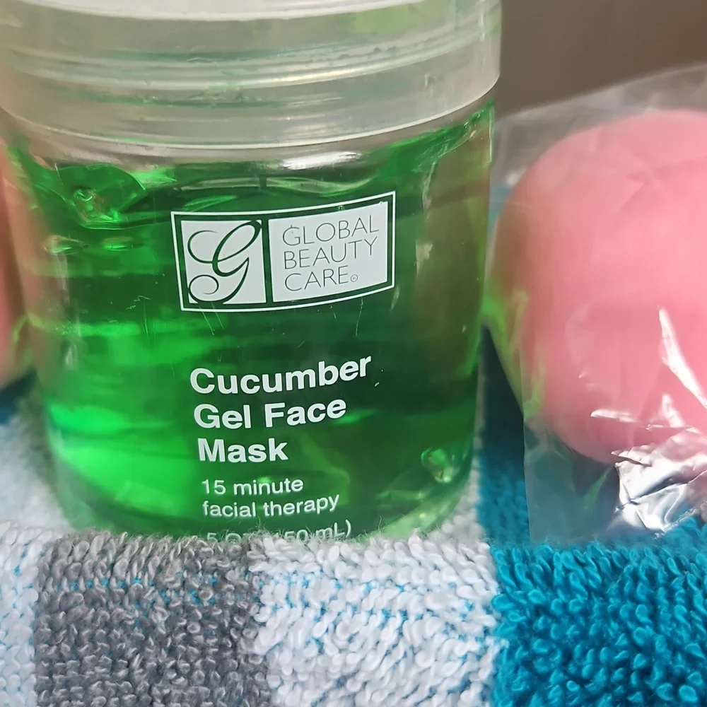 Global Beauty Care CUCUMBER Gel Mask NWOT Green W 2 Applicator Sponges.